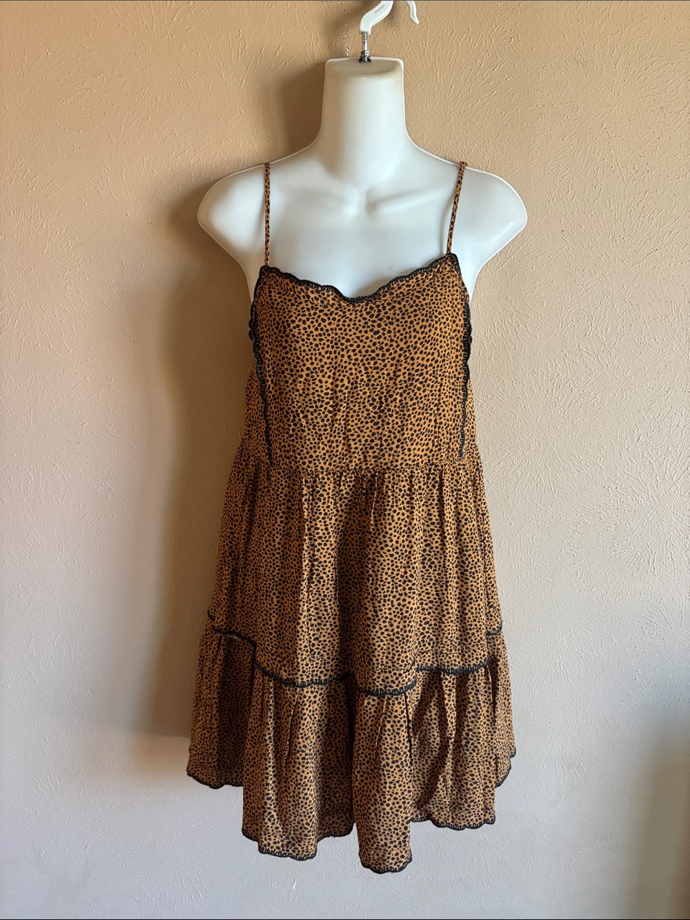 Trixxi Spaghetti Strap Tiered Mini Dress in Leopard Print S